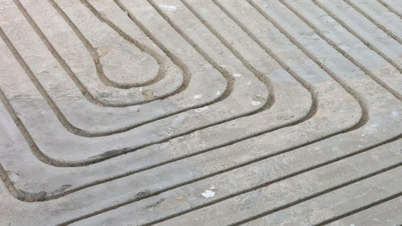Ingefreesde vloerverwarmingsleidingen in een bestaande tegelvloer